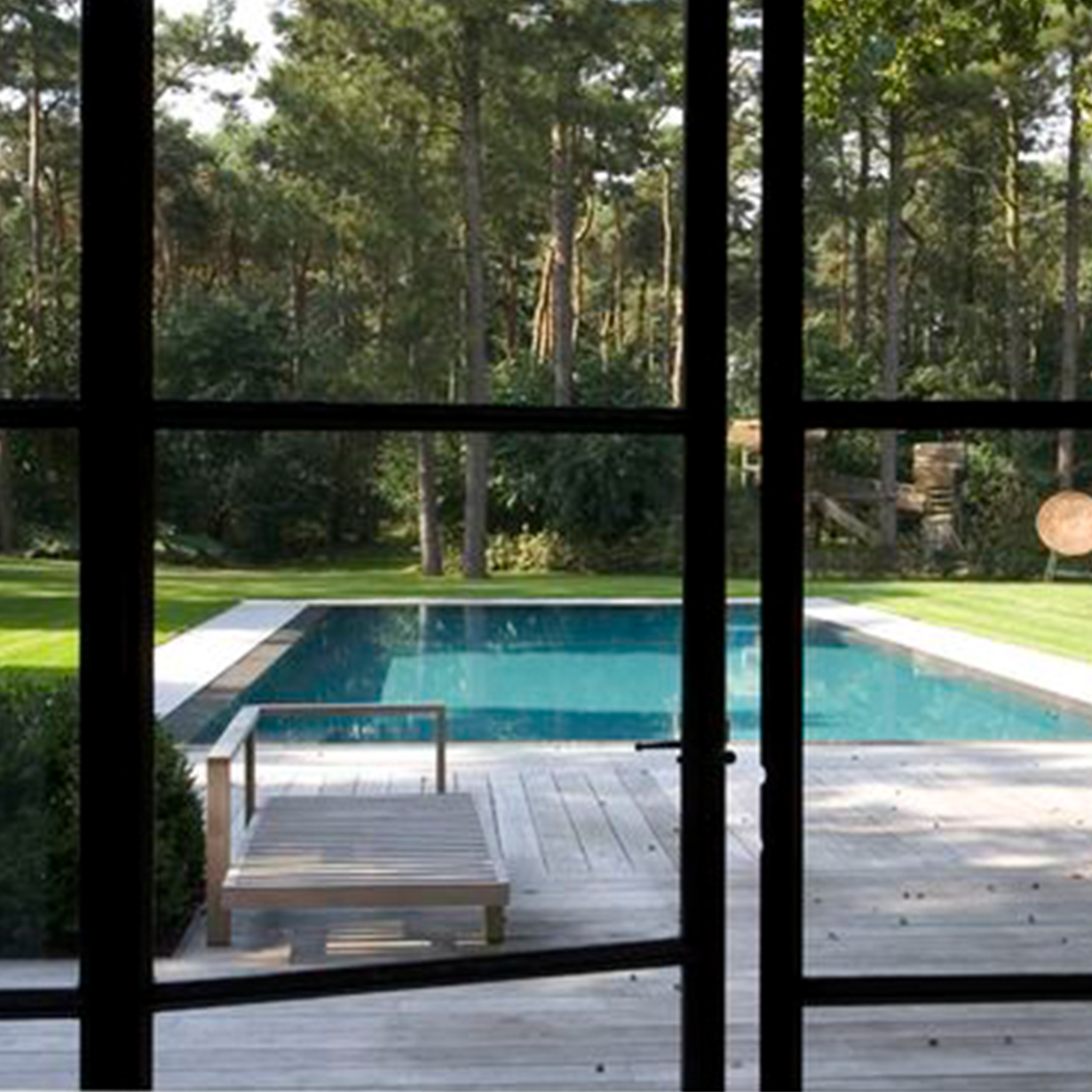 Creëer uw eigen oase van ontspanning met de installatie van een poolhouse bij uw thuis